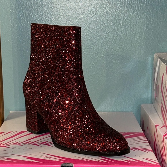 Hey Girl Burgundy Boots! - Picture 3 of 3